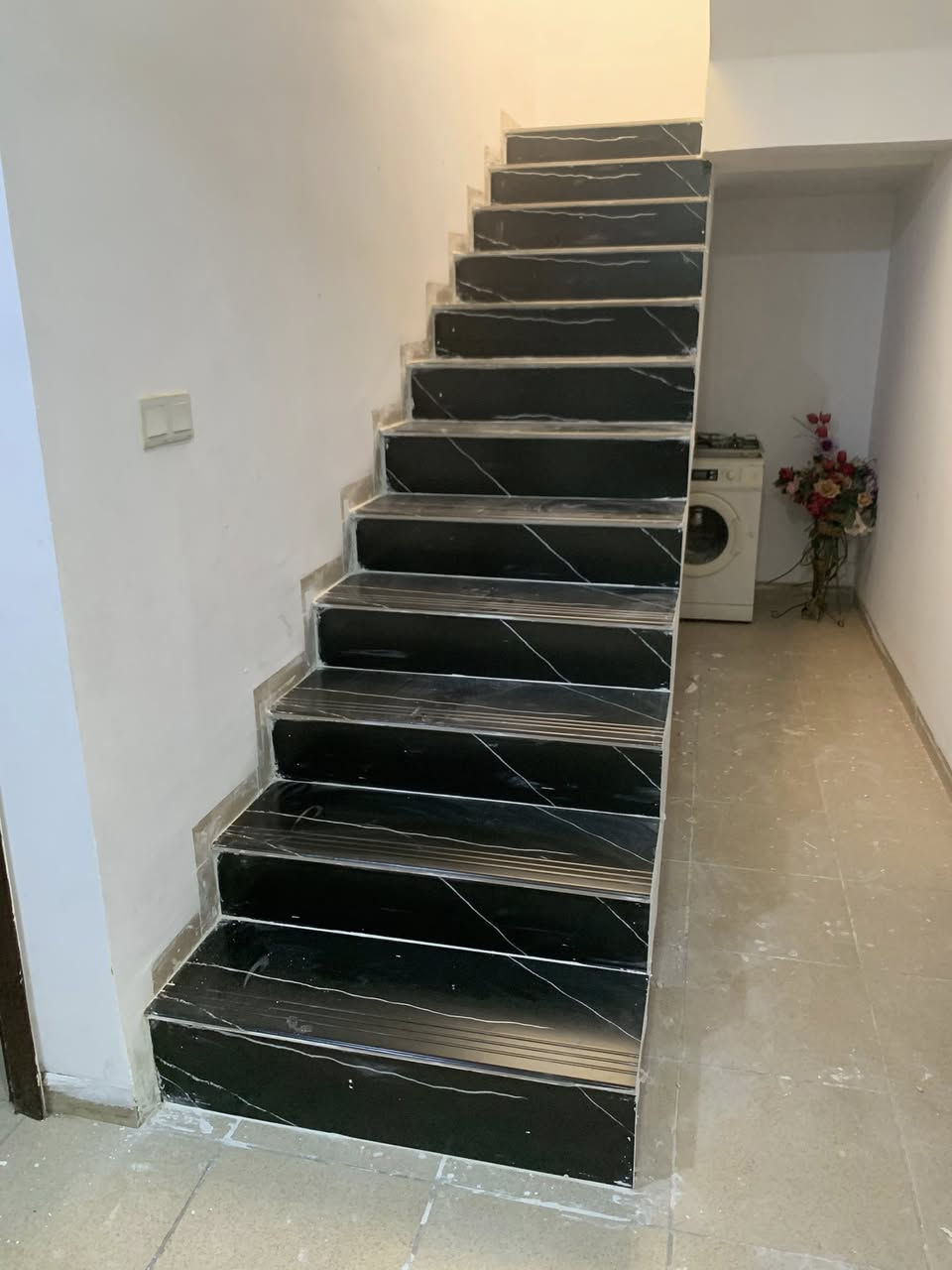 تركيب سيراميك جميع مشتملات المنزل 🏠

تركيب حوض مغاسل بالسيراميك بورسلين 🗾

تصليح سيرامك قديم للحمامات 🌅

تركيب درج مرمر وسيراميك 🌠

تكسير السيراميك القديم وتغييره جديد 🌃

تنضيف فواصل الكاشي القديم ويتم درزه بالماده /صبغ جدران المنازل الداخلي 

للتواصل واتساب ***********📞
