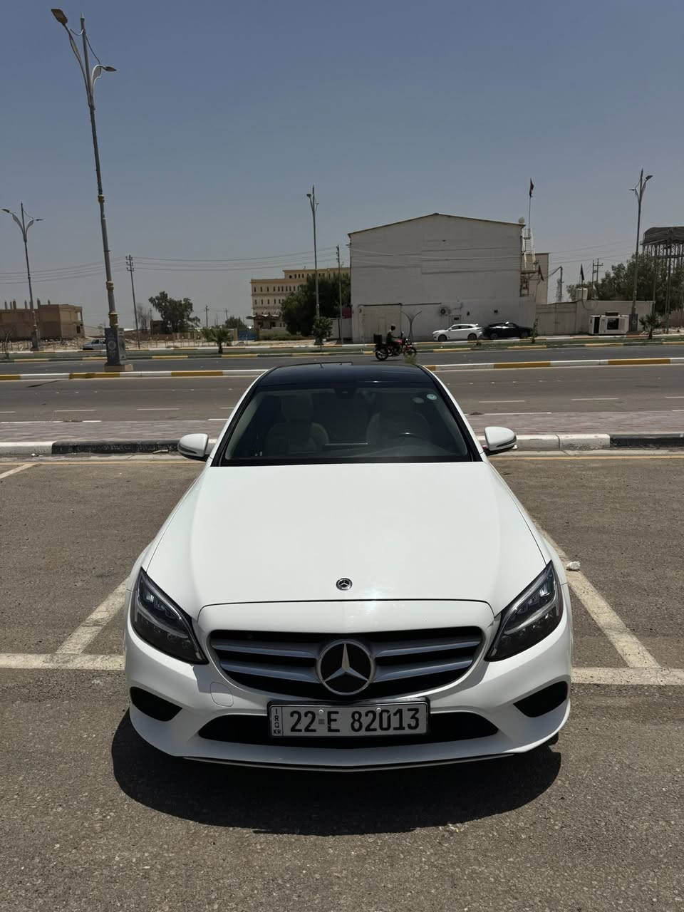 للبيع : Mercedes-Benz C300 موديل 2021
🔹 المواصفات :

 • وارد امريكي بدون حادث ( كلين تايتل )
 • المحرك: 2.0 لتر تيربو – 4 سلندر
 • ناقل حركة أوتوماتيكي – 9 سرعات
 •  العداد : 100.000 الف
 • صفر مسج

🔹 مميزات إضافية :

 • بانوراما 
 • دبل ماوس 
 • مثبت سرعه
 • رادار امامي
 • شاشه ديجيتال 
 • شفتات ستيرن
 • تدفئة ستيرن
 • نقطه عمياء
 • 5 وضعيات قياده
 • داخل صاج حقيقي
 • تدفئة المقاعد الاماميه
 • إنارة LED لون 64 اصل
 • رقم اربيل تحويل مباشر

 

📍 الموقع : كربلاء
💵 السعر : 275 $

للتواصل: ***********
