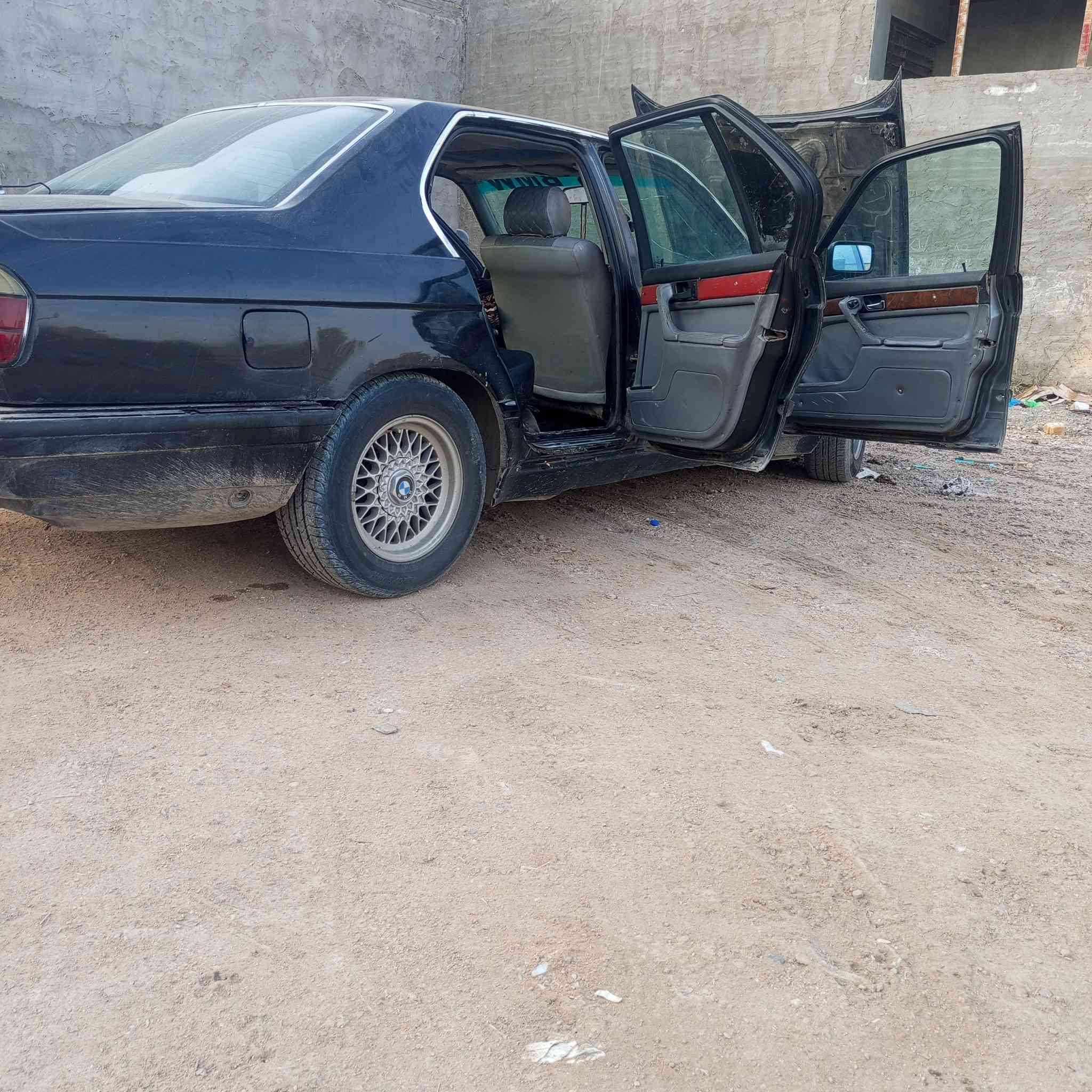 السلام عليكم بيم موديل 1994 سنويه 2030 نضيفه مكاني ابو غريب وكلما هو موضح بل فديو *********** السعر33
