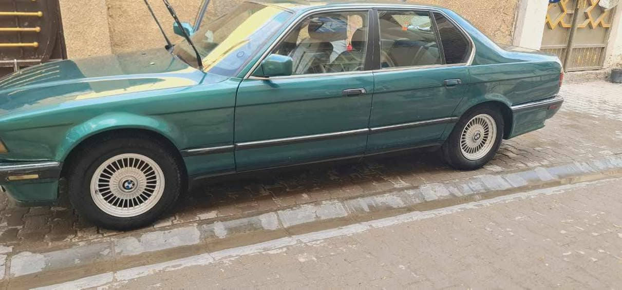 غير متواجد على. الفيس

السعر 63 تفاصيل السياره 
معروفه كل نقوصات مابيها 
1992 موديل 
كلشي بيها على وضع الشركه
فقط صبغ عام جماليه بدون اضرار 
***********
