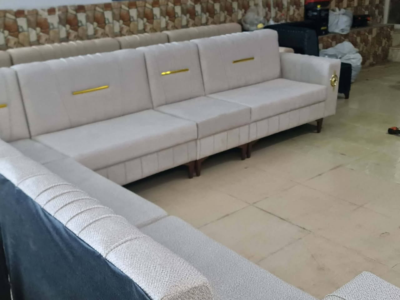 ديوان 10 نفر السعر 270 الف
فرمان بران مقابل صيدليه سروران 
***********
يوجد توصيل
