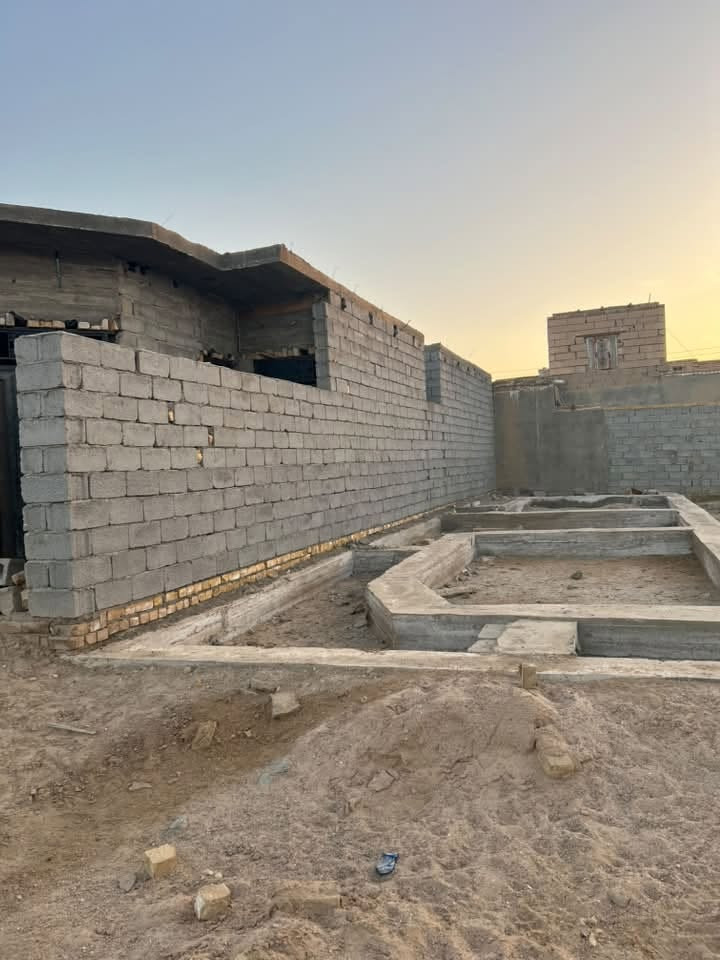 سلام عليكم بيت هيكل للبيع وياه قطعه البيت مساحته ١٠٠والقطعه ١٠٠المكان خلف بانزين خانه ابو عبير عل الشارع اله شارعين شارع من البنازين خانه وشارع عل المعدان وبيت بنيان جديد كله صب حته الارضيه الاستفسار ***********
