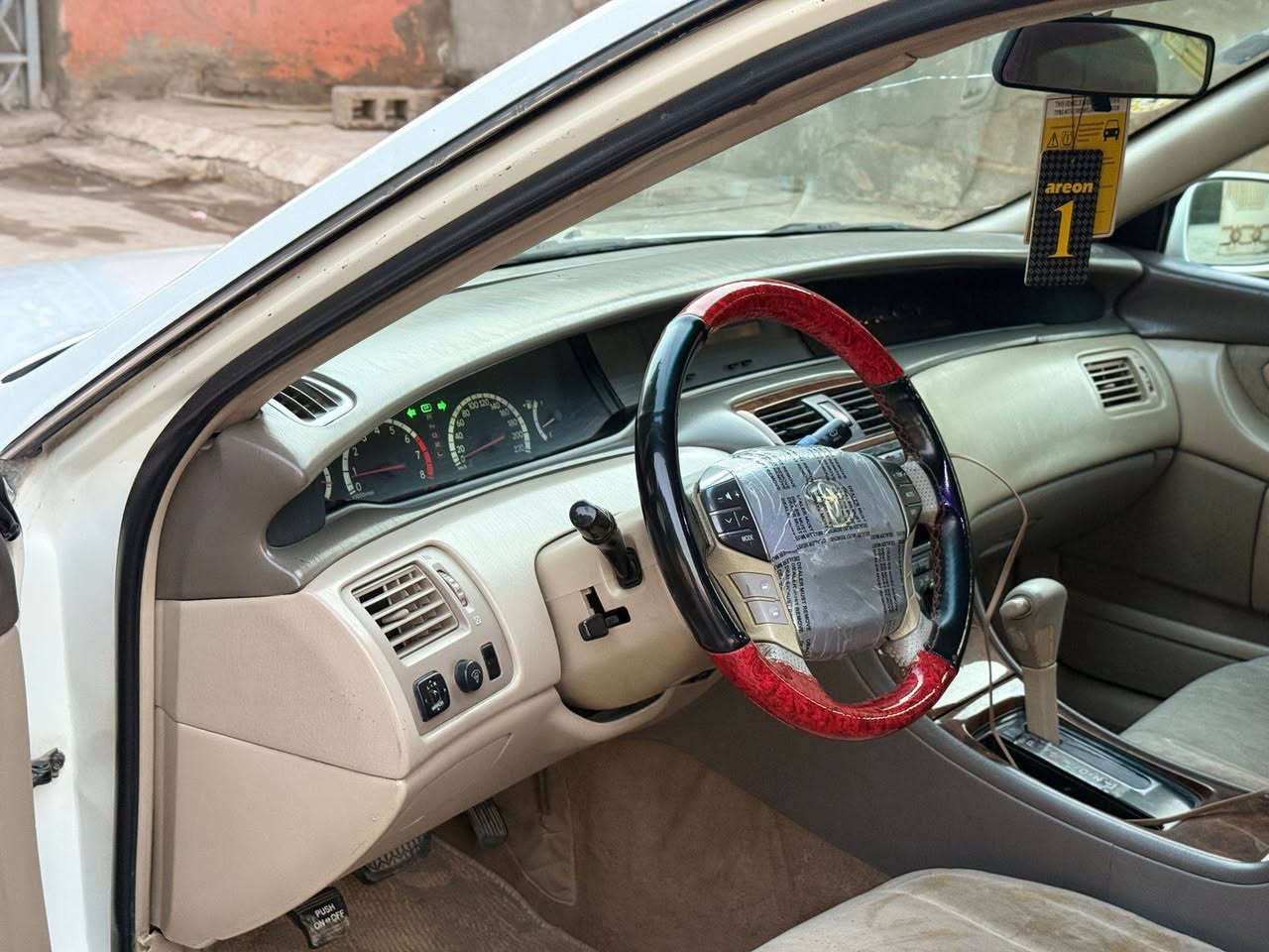 السلام عليكم افلون البيع موديل 2000 رقم بغداد دولي بسمي تحويل مباشر السياره مصبوغه عام بدون ضربه تبريد ثلج تدفئة السعر 83 وبيها مجال حك الجيه مكان السياره صلاح الدين الضلوعية رقم الهاتف***********
