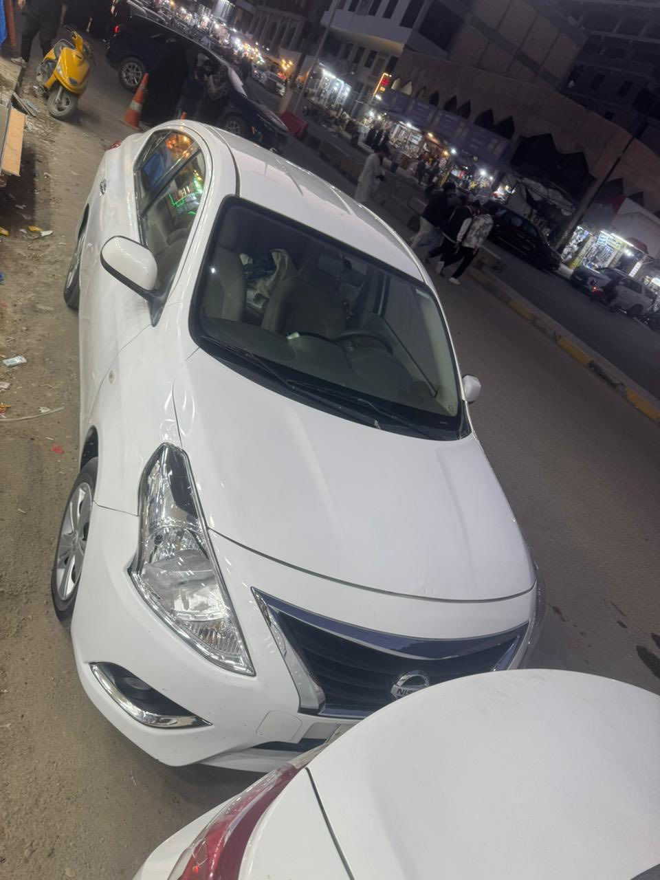 سلام عليكم سياره نيسان صني  البيع مديل 2016 بيهه باب السائق بدون دواخل 85 بيه مجال قليل  ***********
