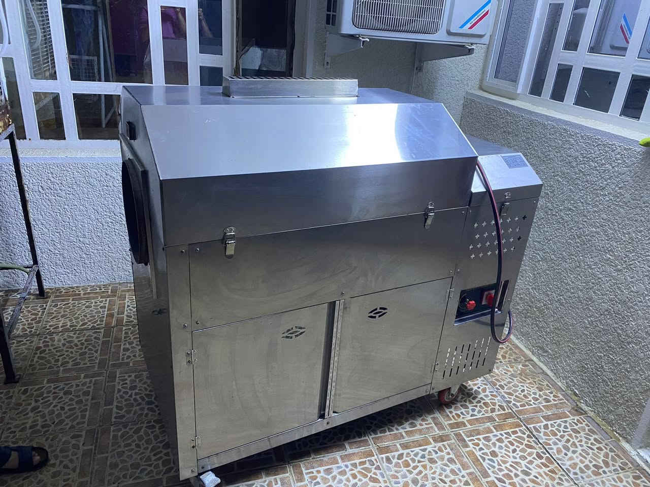 سلام عليكم مكينة تحميص
سعر جدا مناسب اخو البلاش 
***********
