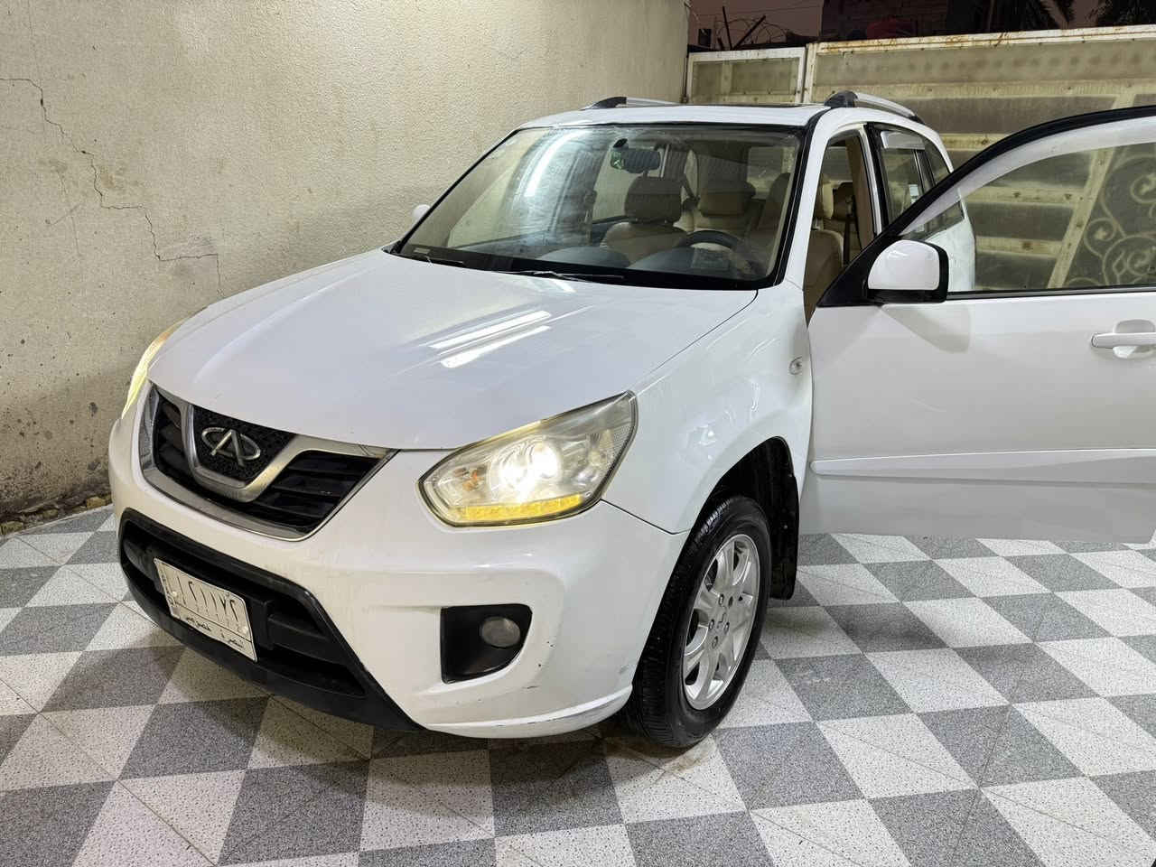 السلام عليكم تيكو موديل 2012 شكل 2013 السياره جاهزه بيه رشات محرك وكير بل كارتون تخم تاير حداده ويل كب لايت زنون اصلي دواخل جدد عضمات جدد رقم بصره مشروع وطني سنويه جديده 2028 السياره مال بيت السعر 39 العنوان البصره شط العرب ***********
