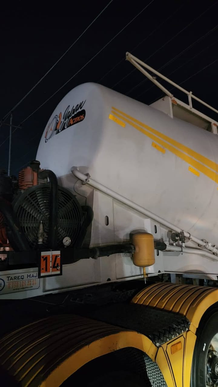 السلام عليكم سايلوات عدد 2للبيع موديل 2019 اللون الاحمر والسايلو الثاني لون اصفر موديل2022 نوع السايلوات طارق حاجي  للاتصال على الرقم ***********٠
