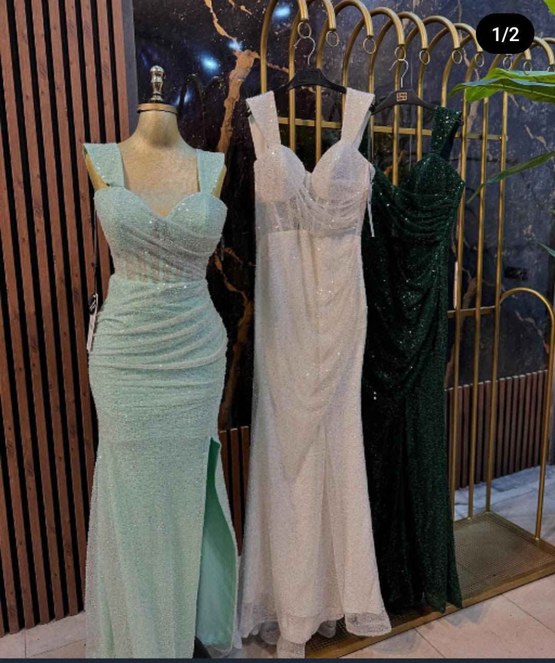 مرحبا عندي فساتين لابستهم مره واحده اريد ابيعهم باسعار مناسبه الاتصال ***********
العنوان البصره شارع المقاولين مقابل معهد المستقبل مركز نوسه بيوتي
