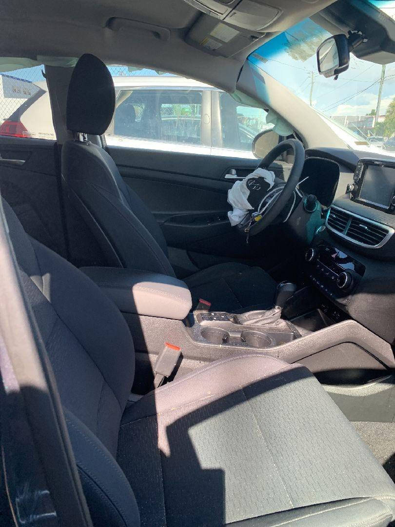 سلام عليكم توكسان 2021 فول ماعده الجلد والفتحه موصفات كشن كهرباء كشنات تدفئه بصمه رادرات جانبيه اماميه خلفيه تحديد مسار كروس سرعه المكيه 2400 فور ويل السياره مكينه وكير مكفولات ماشيه 350000 الف حقيقي الرقم بغداد السياره بسمي  العنوان بغداد حي القاهره ***********
***********
175
