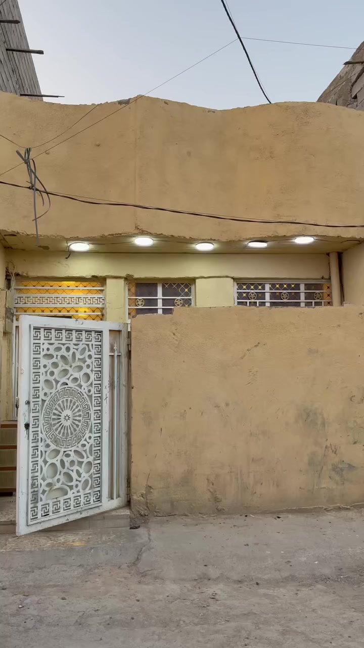 🏡 دار للبيع – فرصة مميزة
من الصرح العقاري

📍 العنوان:
سويب – فلكه سويب 
قرب مدرسه الفرسان

📄 الملكية: زراعي سند 25
📐 المساحة: 75متر طولاني
🏗 الحالة: بناء  حديد 

🔹 يتكوّن المنزل من:
 • صالة
 • مطبخ
 • هول داخلي
 • غرف نوم (عدد 1)
 • حمّام
 • مرافق
 

💰 السعر: خاص 
🔻 

📞 للاستفسار والتواصل:
حيدر الساعدي 
***********
