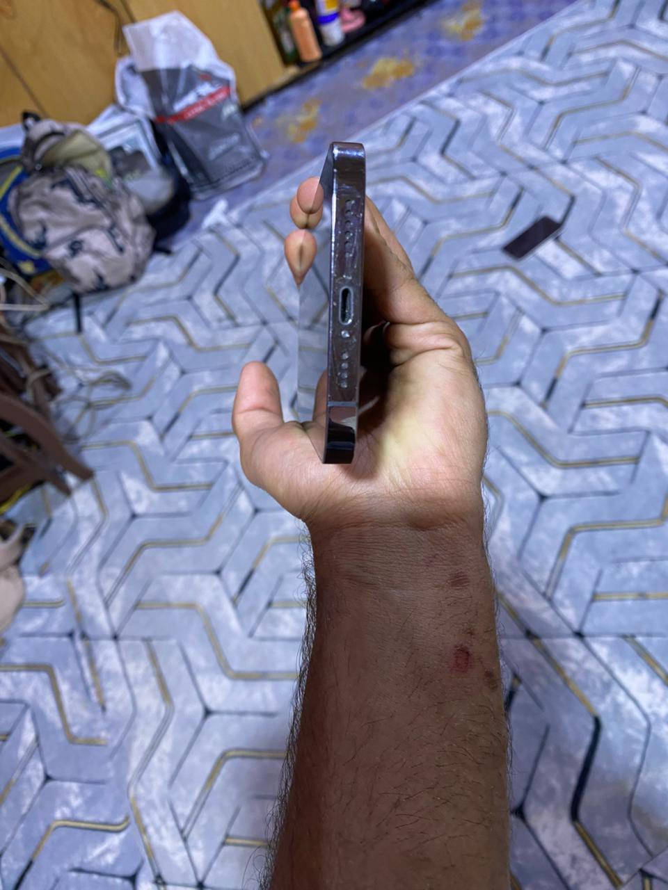 13 برو ماكس الجهاز يخبل لامفتوح ولاداخل تصليح ولاحته البطاريه معلايه بطاريته 86 بلاديه الجهاز ع وضع الابلاد استخدام شخصي سعره 650 وياكارتون مكاني شط العرب الكباسي ***********
