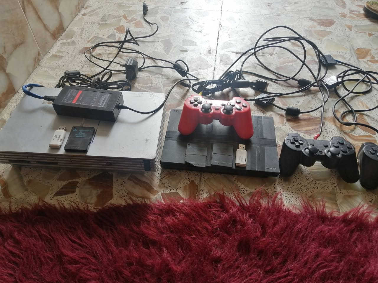 السلام عليكم عندي اثنين بلي تو نضيفات وعل الفحص السعر ٥٠قفل العنوان الشماعيه رقم الجوال ***********
