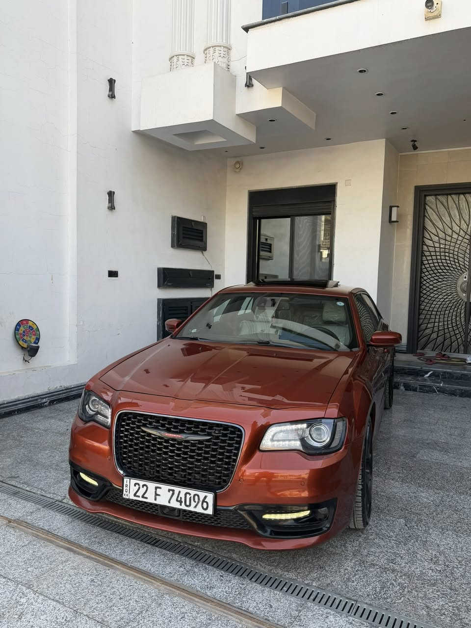 السلام عليكم شباب
اوباما موديل 2021 كندي استيراد شركة مني انترناشونال زيرو اربيل 
لون مميز برتقالي ع مشمشي يخبل كلش ومميز 
رقم اربيل باسمي هزة وفحص كلة جديد 

شباب السيارة كلينننن كفالة عامة من الدعامية للدعامية بيها تكحيل فقط بالدعاميات بدون بارد بدون صبغ بدون كلشي 

مواصفات السيارة فول ١/١ اعلة شي بالاوباما 
المواصفاات
بصمة تشغيل وبصمة ابواب / رادار امامي / بردة خلفية / بانوراما / حساس امامي خلفي / كشن تدفئة وتبريد وكهرباء / كشن خلفي تدفىة / ستيرن تدفئة / الستيرن كهرباء / خزن ميموري / داخل ابيض / كامرة / رادارات ٣٦٠ درجة 
شباب السيارة فول الفول شنو بالك مواصفات بيها 
 واكرر كلين تايتل كفالة عامة 
مكينة كير كفالة تبريد صدر كلة كفالة 
ماشية ٥٧ الف وقابل للزيادة 

مابيها نقص برغي واحد  
مكاني حي البنوك 
***********
