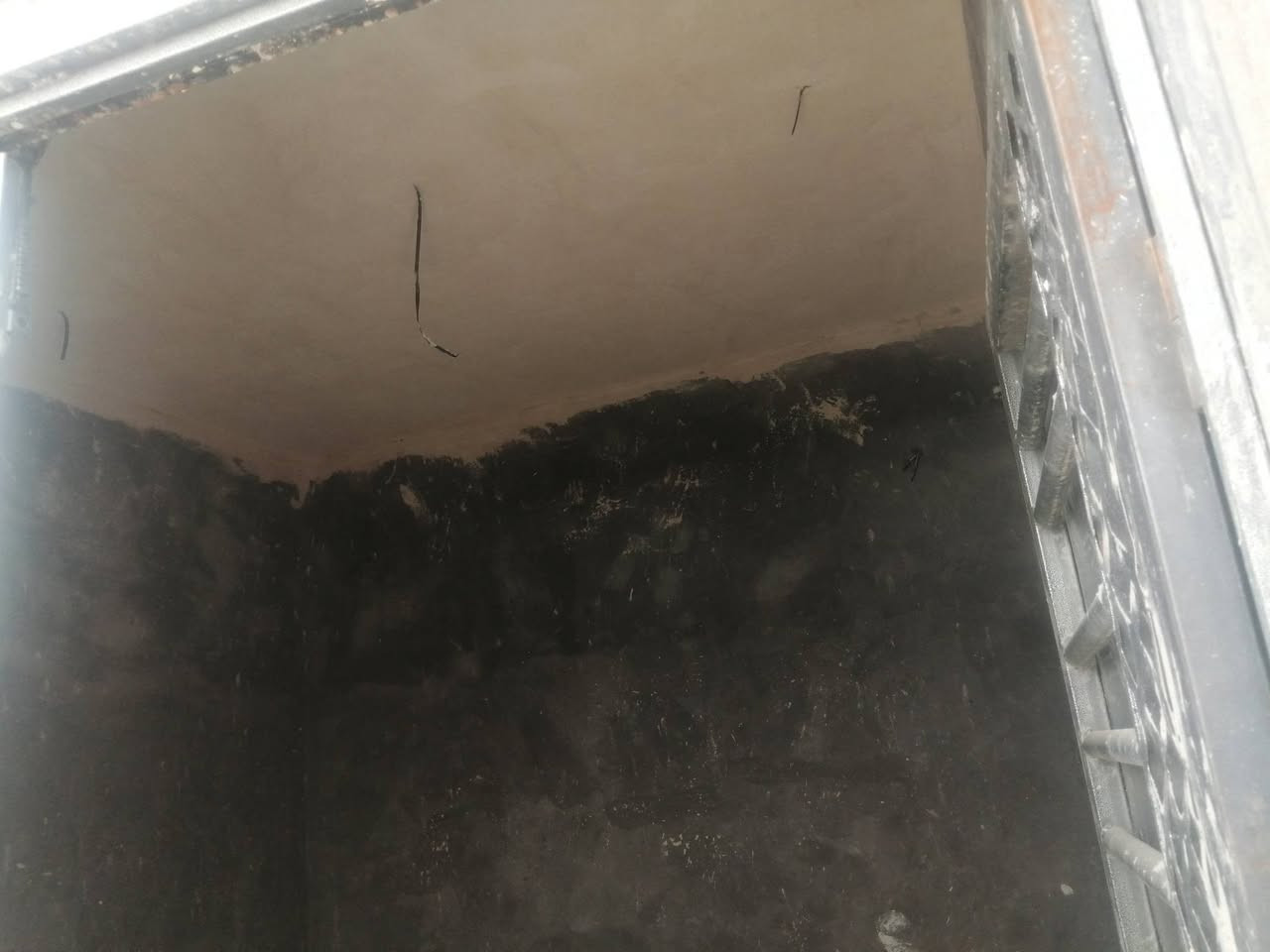 بيت للبيع مساحته 100 متر بالصخيين مقابيل الطاقه
غرفه وصاله ومطبخ وصحيات ودوانيه
الاستفسار واتساب ***********
