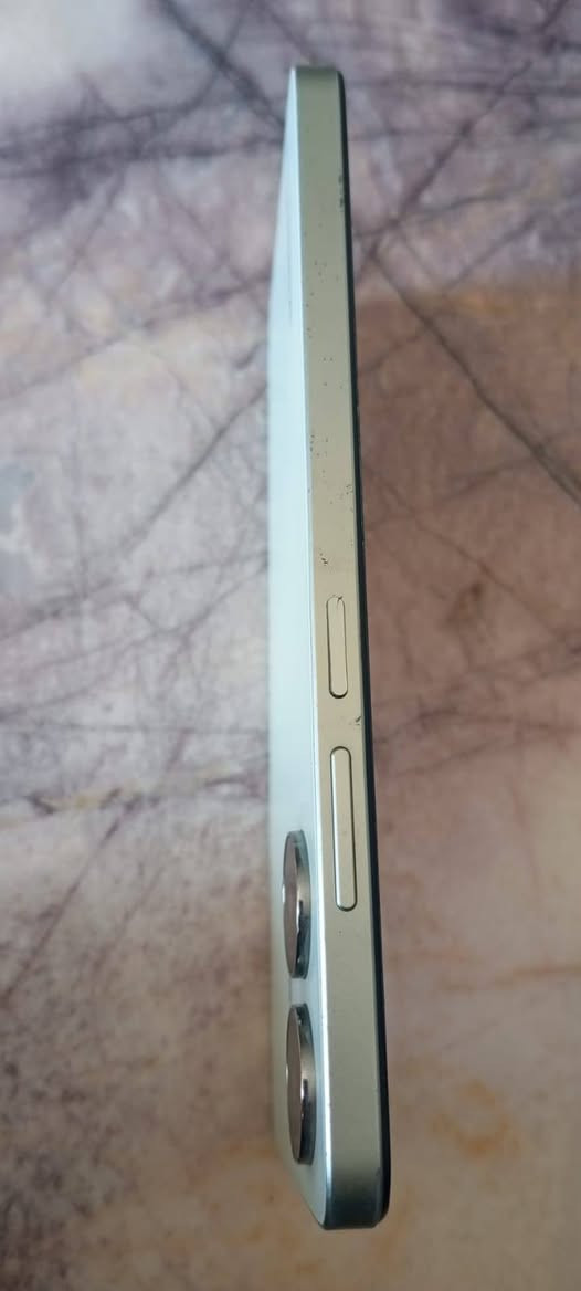 السلام عليكم
جهاز               ذاڪره 128 /  Realme
الجهاز ضد ماء  

الشاشه مكسوره الظهر نضيف وكامرته نضيفه 

يدعم التصفح عن بعد 

الملحقات شاحنه وڪيبل بس 
السعر  :  80 الف وبي مجال 

مكان بغداد / ***********
