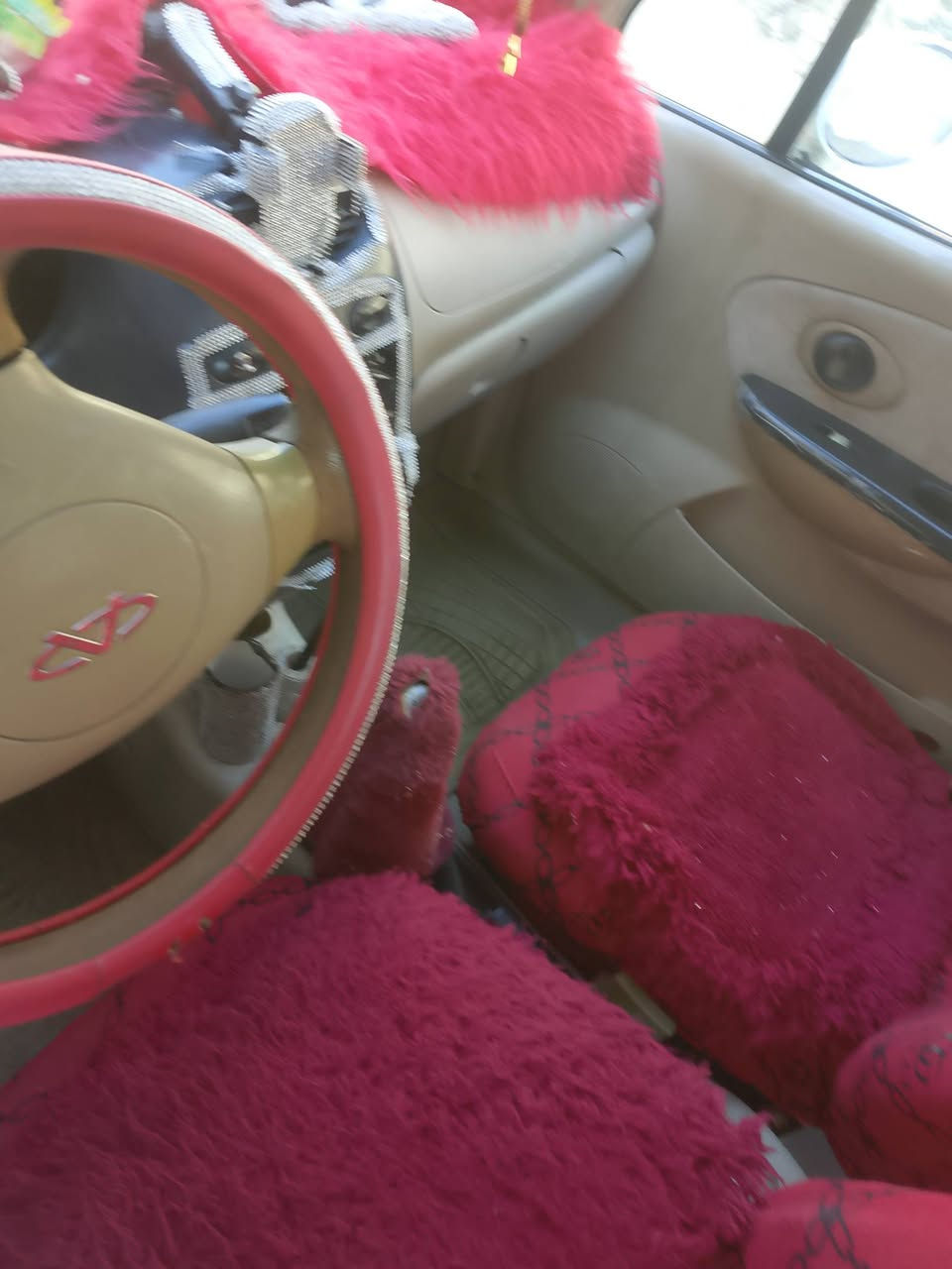 سلام عليكم  كيو كيو موديل 2009 كير وتو عادي كير مكينه صدر نضيفات تخم تاير باتري جديد رقم بغداد انكليزي السعر 27بيها مجال العنوان بغداد الشعب ***********
