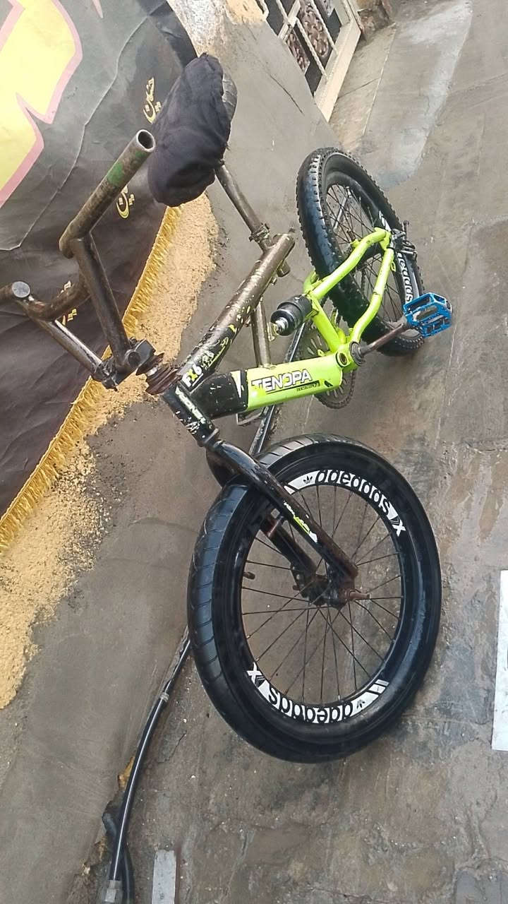 السلام عليكم 
بايسكل دبابه BMX
السعر30وبي مجال 
***********
مكاني بغداد مقابل دائره مرور الحسينيه
للبيع او مراوس حسب القناعه
