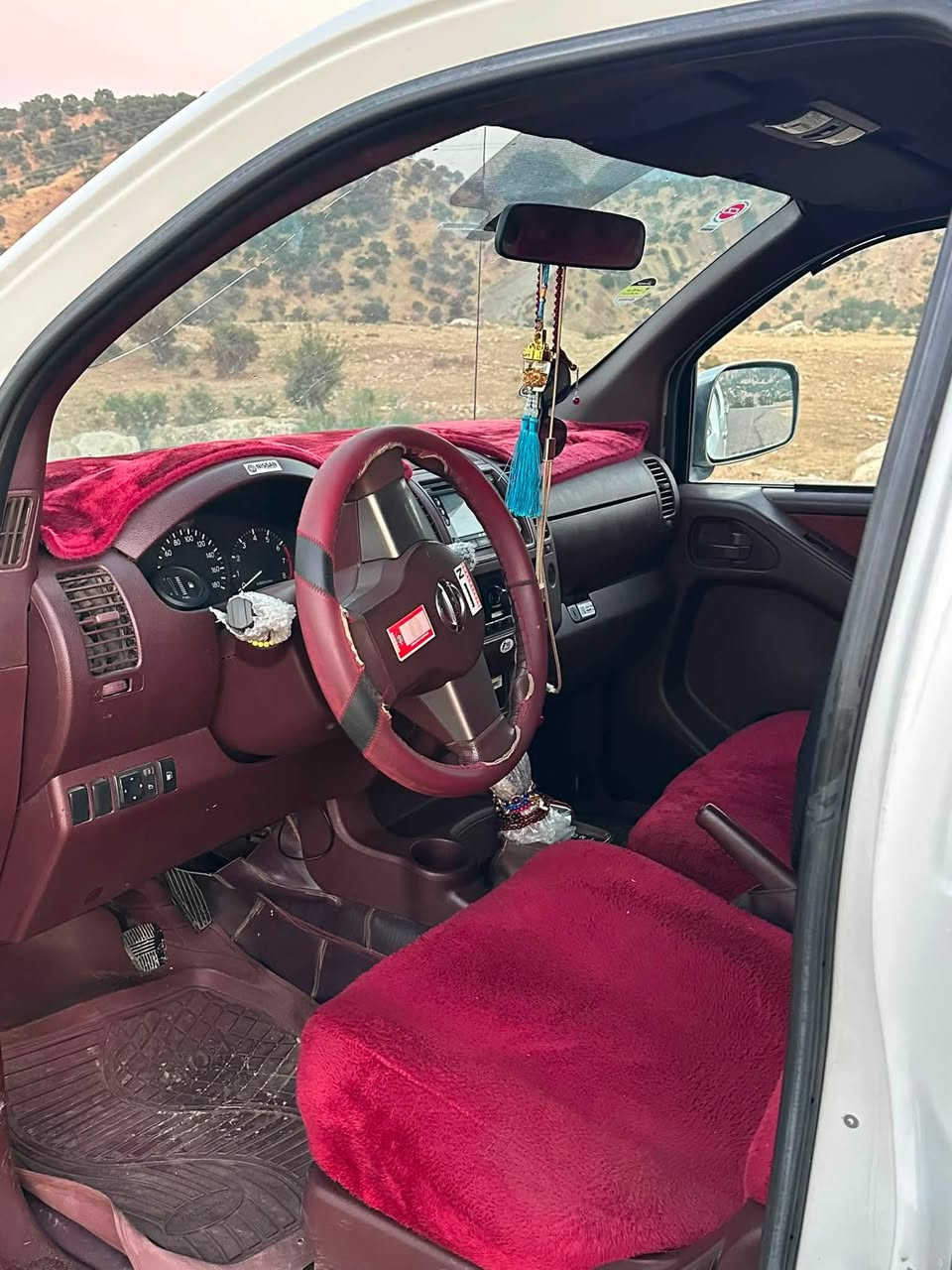 سلام عليكم نفارا ٢٠٠٩ هزه ورقم جديد لل٣١ باسمي تحويل مباشر رقم سليمانيه بيهه قطعتين بارد جاملغ يم سايق وجاملغ الورا سكن مكينه وگير vvt٣٠٠٠ لا تنقيص لا بخار خير من الله تبريد ثلج  تدفئه مابيهه اي نقص ترايهه وين ماتريد اطلع بيهه سعره ٩٥ وبيهه مجال 
***********
