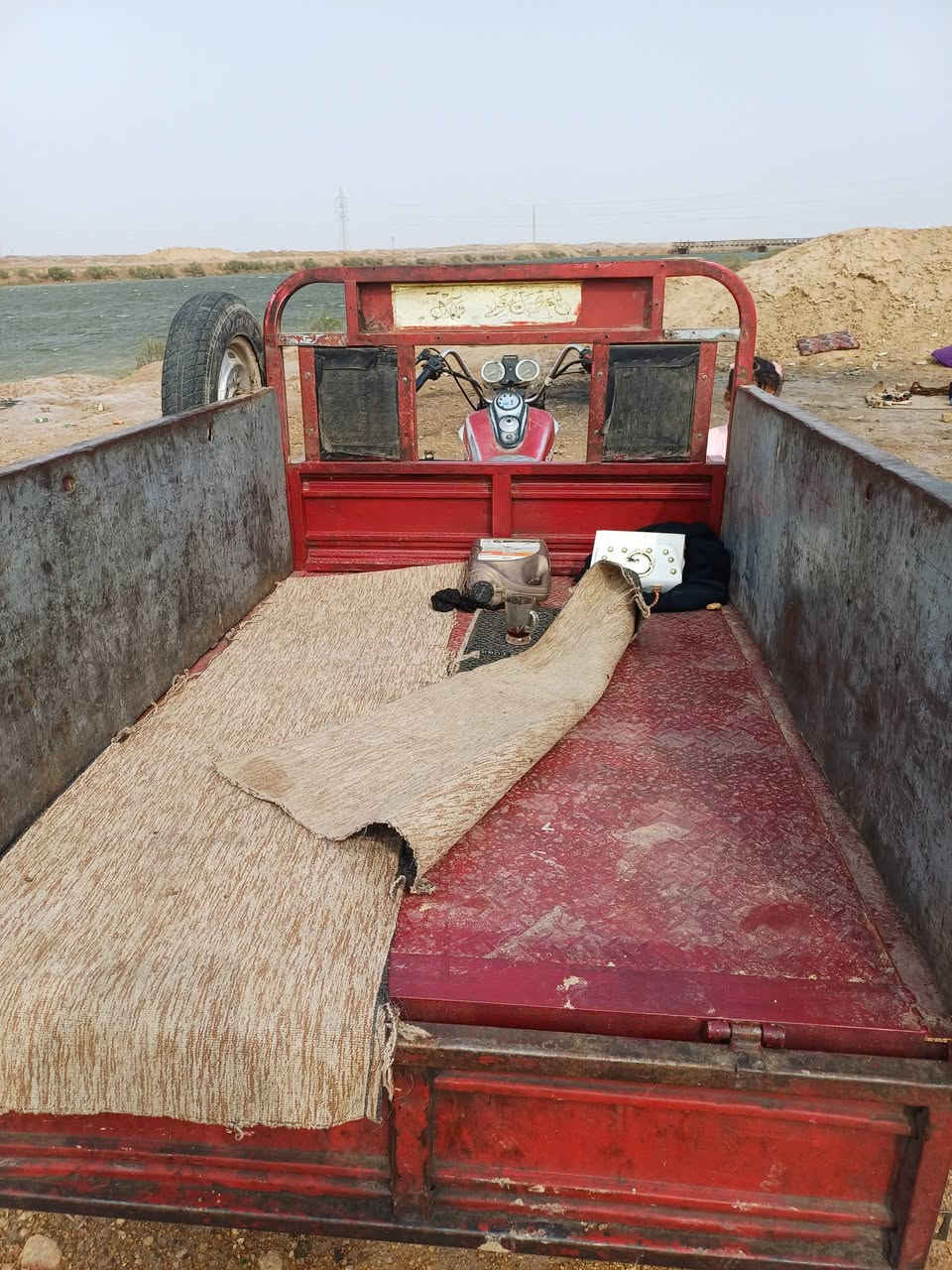 صلطان للبيع مديل ١٨ مكينه جديده شاصي مكفول مال بيت سعره مليونين والشراي بخدمته يتصل على هذا الرقم ***********
