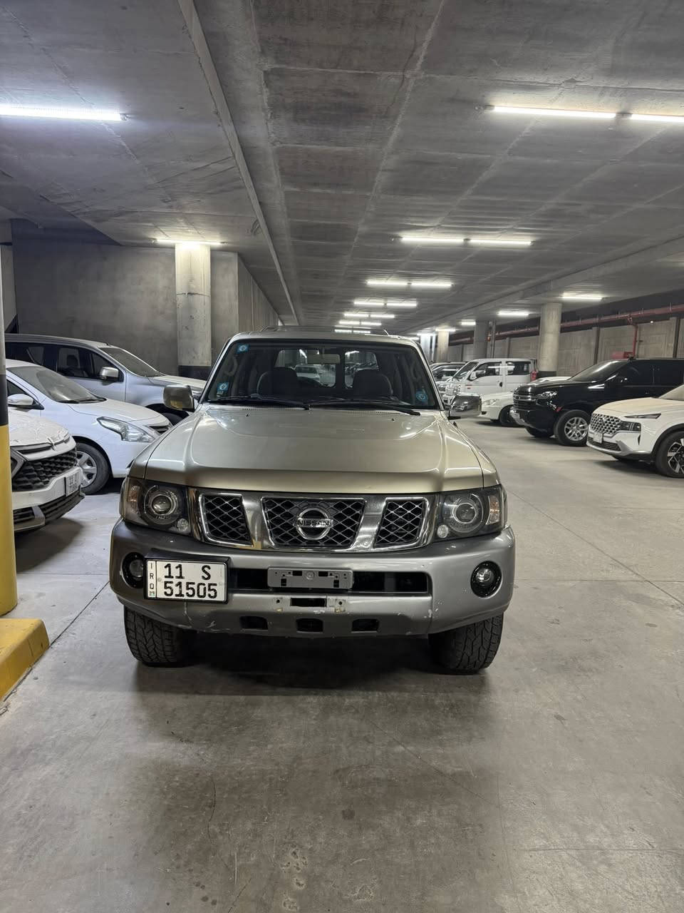 السلام عليكم
نيسان باترول سفاري موديل ٢٠١٥ 
الضرر صفحه صبغ حادث خفيف سطحي موجوده صور الحادث
عليها دبلات ايرون مان ودبل الستيرن اولد مان تخم تاير جديد مع السبير مكان السياره بغداد السعر ٢٠٥ ورقه للاتصال ***********
