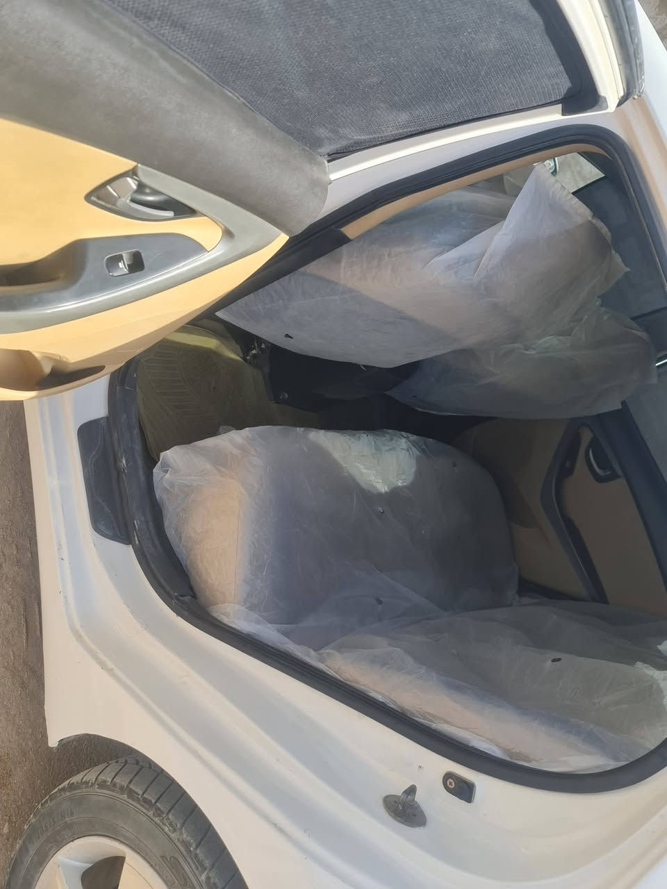 سلام عليكم سياره النتره موديل 13 رقم بابل محرك 1600 تخم تايرات حداديه جديده السياره حلوه ونضيفه بيهة قطعتين فقط مكان النجف قديه الغدير *********** السعر 103 بيهة مجال
