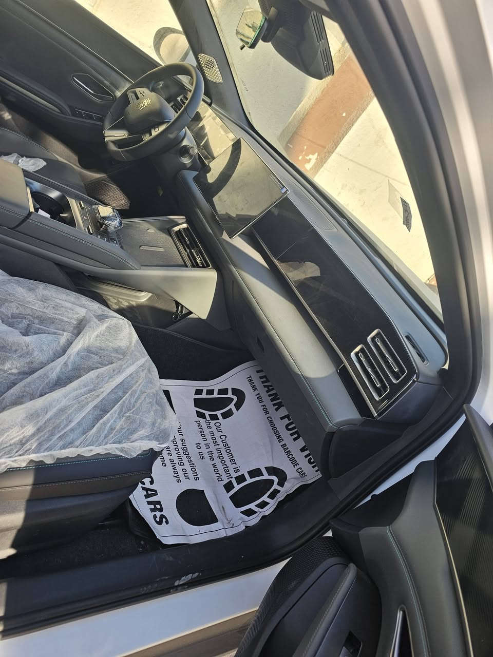 السلام عليكم بي واي دي 2024 زيروا مرقم بغداد بأسمي كون l  ماشيه ٢٥٠ كيلو على كد الترقيم سياره واسعه جدا من الداخل وهيه تعتبر اكبر حجم  بال بي واي دي السيدان
نظام ذكي بلكن هايبرد 

BYD Qin L DM-i  محرك بانزين وكهرباء كشنات جلد كهرباء شاشه كبيره ومتحركه تشغيل بصمه تحكم كامل بالسياره كروز سرعه كامرات دواره كامره اماميه  مثبت   

سرعه تبريد خلفي وامامي 

السعر ٢٢٧٥٠ مليون 

بغداد شارع فلسطين 

***********
