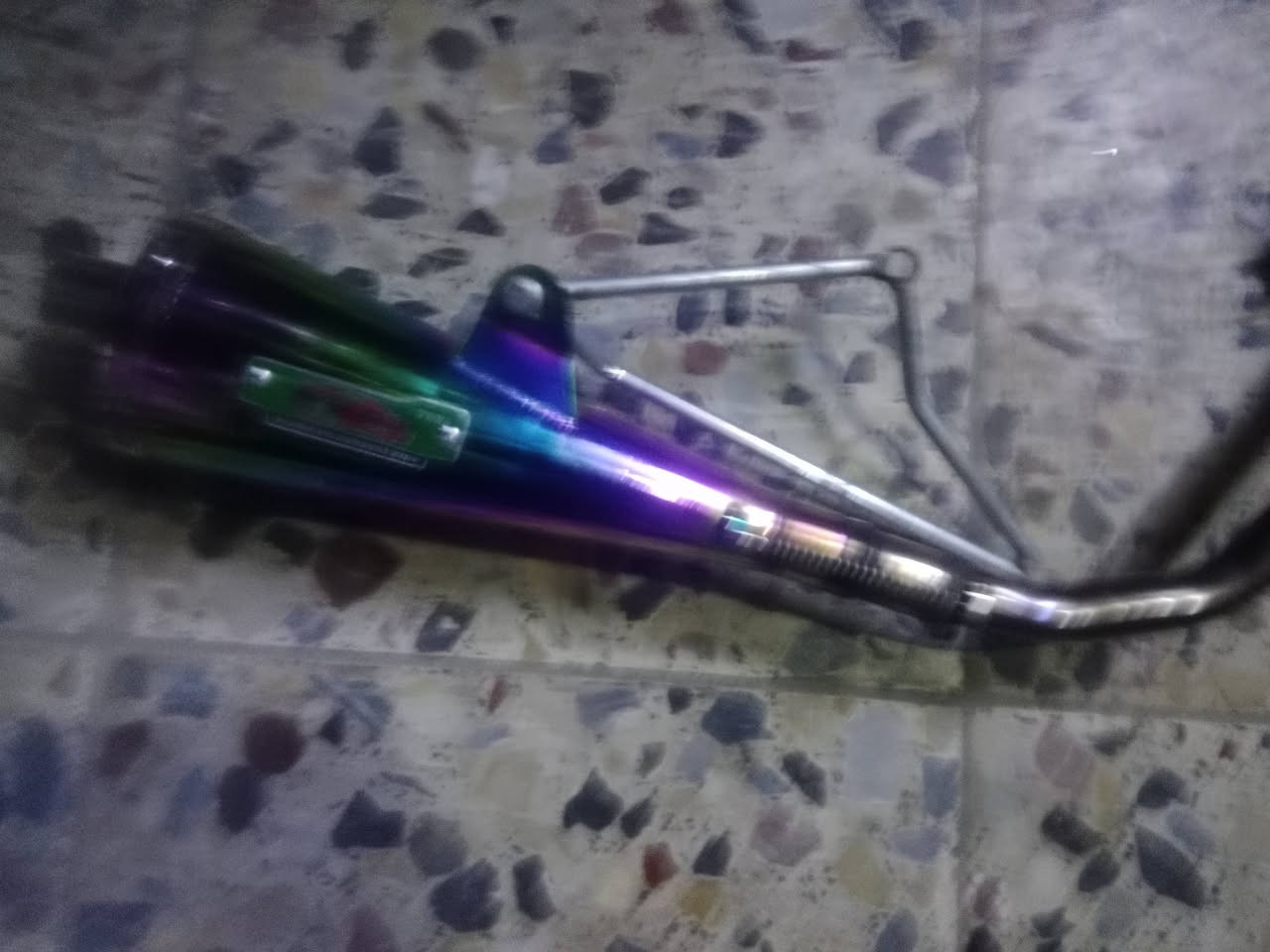 السلام عليكم صالنصه رياضي صوت وطلقه ترهم 120 و140 سعره 25قفل مشدوده مره وحده جديد مالته ب45 مكاني بغداد الشعب متواجد واتساب فقط ***********
