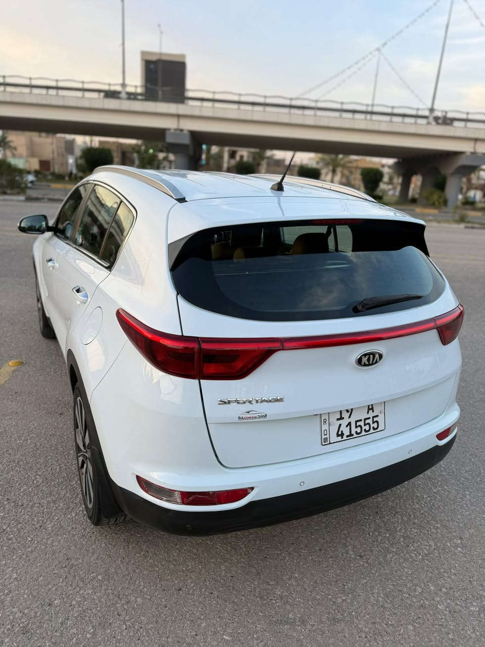 كيا سبورتج خليجي وكالة الدوليه 2017
كفاله عامه رقم مميز كربلاء 
عداد المسافه : 95 الف km
حجم المحرك : 4 سلندر 2000 دوش

المواصفات 
بصمة تشغيل وابواب تشغيل عن بعد 
 زراك لايت - تبريد قطعتين 
حساس امامي خلفي - مري شفط 
شاشه اندرويد - شاشات خلفيه ثنين اندرويد
3 أنظمة قياده - داخل مقاعد قرميدي 
السياره نضيفة جدا وعليها إدامة كامله 
السعر 179 ورقه .. للاستفسار الاتصال 📞
*********** مهندس حسين  
العنوان / كربلاء / حي الحسين
