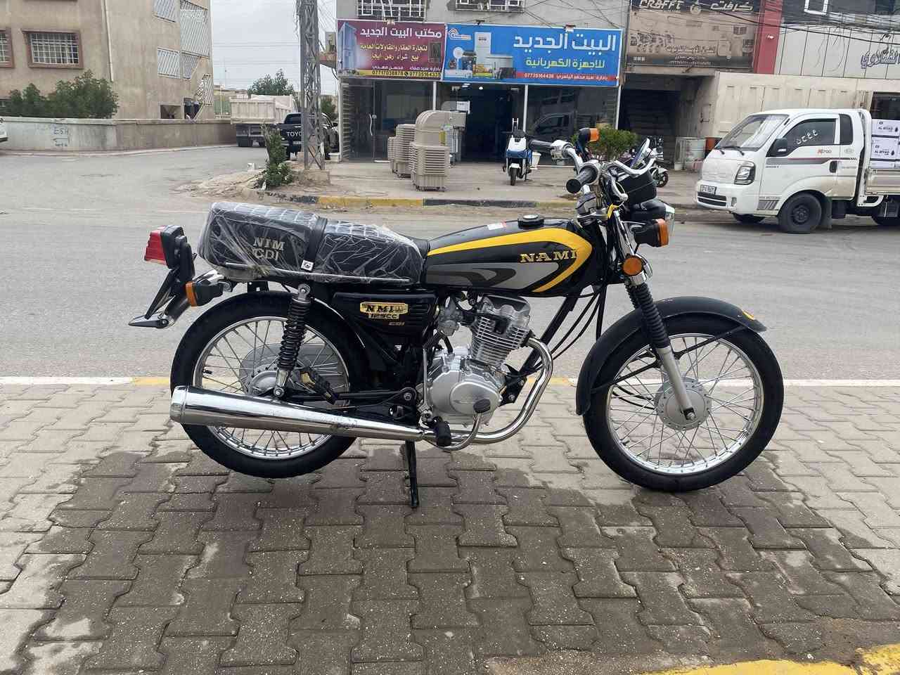 السلام عليكم حبايب دراجه اربع كير مديل 25 نضيفه مامفتوح كلها بدلادي برغي تجاري مابيها دراجه كلك كلك بدون اوراق سعرها 450 وبيها مجال حك جيه مكاني كربلاء حي النصر مامتواجد علنت ذا شراي اتصل***********
