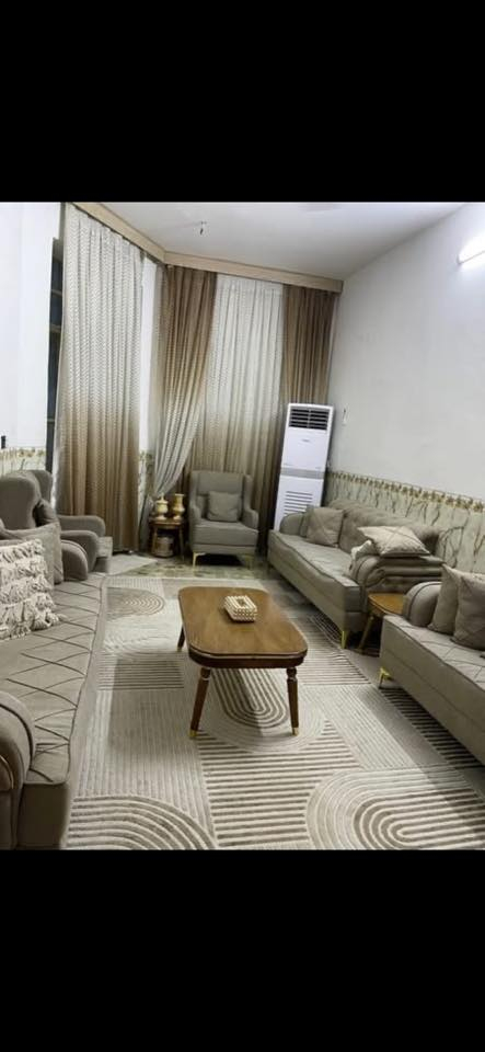 دار للبيع طابو صرف  حي الرىاسة العبيدي شارع 20 الشارع المقابل سنتر المصطفى  فرع صيدلية الفيحاء  يحتوي على 4 غرف نوم   صالة عدد 2 منور عدد 2 مطبخ حار  بارد حمام عدد 3 بيت جاهز نضيف كلش الاستفسار   ***********  اتصال او واتساب  المساحة 125 متر   واجهة 6 وربع
