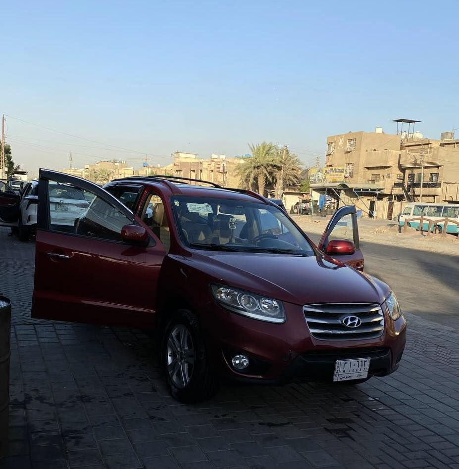 سنتافي 2012 فول مواصفات
مكينة 6 سلندر 3500 
7 راكب
كشنات تدفئة
شاشة كبيرة 
فتحة 
السعر 135 وبيها مجال 
المكان الشعب 
غير متواجد بالفيس و الماسنجر ‼️
 ***********
