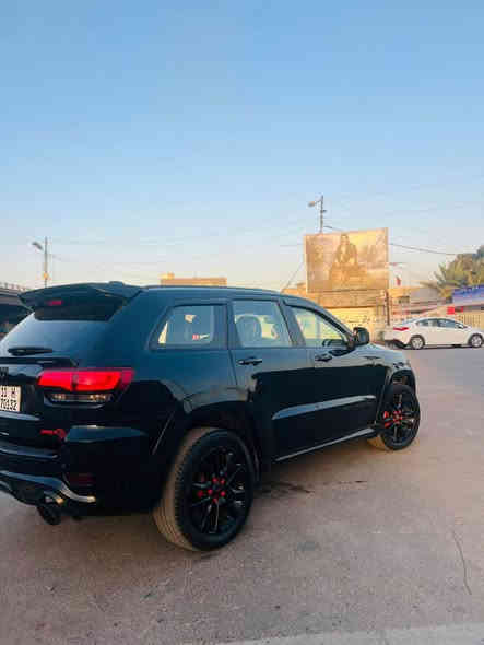 السلام عليكم جيب موديل 2018 بلاك توب فول مواصفات بيهة جاملغين وبنيد مكفولة من الدواخل والشواصي سيارة كامل مواضفات من الصندوك الكهرباء والرادار الخلفي وتدفئة كشنات وستيرن كشن كهرباء السيارة بيهة خانة السادسة واكفة ابيعلك بيهة مكينة اتريد اجفت اتريد اتبدل بقت يمك السيارة شغالة وبيهة شلعة ومعدل اتخبل وللعم ما مفتوحة المكينة قبل سيارة صدر امامي خلفي تخم تاير عليهة ادامة كاملة 
السعر ١٨٦ 
مكان السيارة بغداد حي الجامعة *********** بغداد
