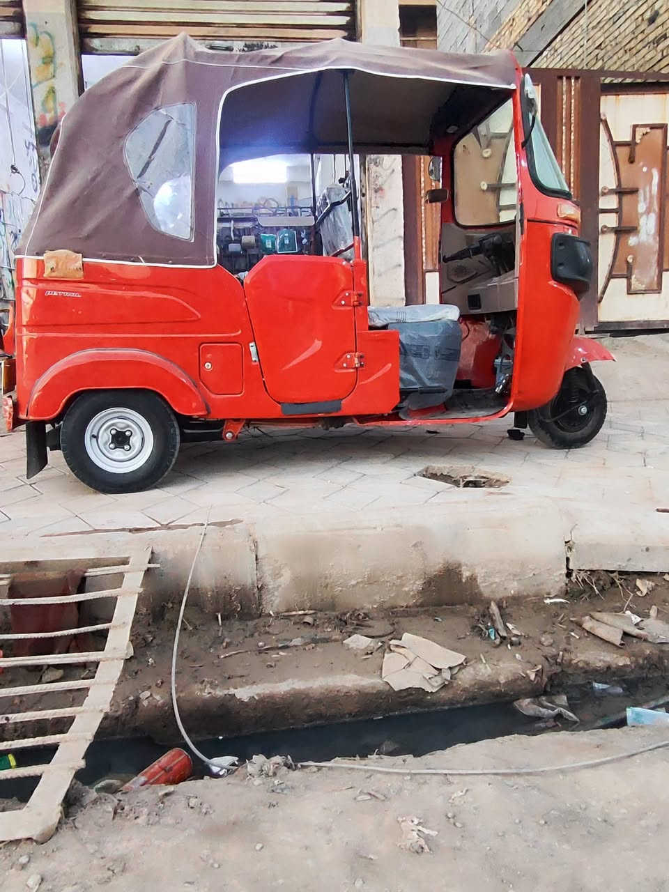 للبيع 22شهر 10 رقم ذي قار راعيهه يمي مداور يمته ماتريد كفاله عامه كشر ومكينه دراجه حلوه وجديده كلش مانقصهه شي بيهه طخه جوه البكلايت لاصبغ ولا معجون موضحهه بصوره محتاج فلوس للمحل وريد اليع دراجه كاعده مامشتغلين بيهه ابد ما متواجد عل نت رقم تلفوني *********** مكاني رفاعي
