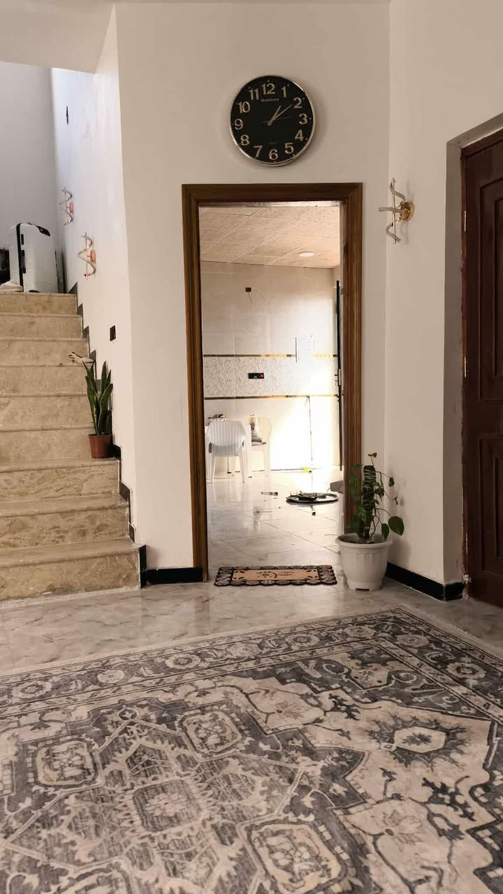 يالله 
دار زراعي للبيع مساحه ٢٠٠م في منطقة الصخيين قريب الحولي يبعد عن شارع ٧٠متر شارعه١٠متر 
بناء طابوق وسقف كونكريت بناء ٢٠٢٥جديد ونضيف جدا 
يتكون من غرفتين وصاله ومدخل ومطبخ حار وبارد وصحيات داخليه وخارجيه وحديقه وستاره كامله شغل درجه أولى بيبان تزكام 
خدمات ماء وكهرباء ومدارس عرض شارع١٠متر 
السعر مراسلتنا خاص او اتصال 
تواصل معنا 
على صفحة الفيس بوك ( الامل للعقار) 
او الاتصال على الرقم التالي*********** 
***********
للمزيد من العروض على الفيس بك 
https://www.facebook.com/profile.php?id=100087963616783&mibextid=2JQ9oc

للمزيد من العروض على حسابنا التيليجرام (الامل للعقار)
https://t.me/ameralkabe

للمزيد من العروض على حسابنا الواتساب (الامل للعقار)
https://chat.whatsapp.com/
