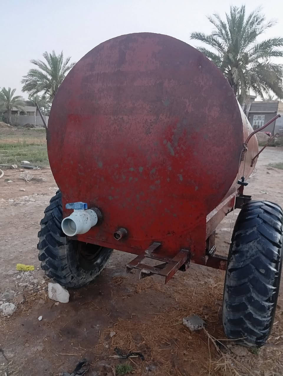 للبيع مكفول من خياس ولحيم ***********
