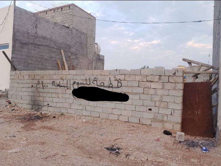 قطعة ارض للبيع ( طابو زراعي )
المساحة ( ١٠٠) م 
١٠×١٠ مربعة 
خدمات كاملة ماء ومجاري وكهرباء 
حي الشرطة / نهاية شارع السايدين / عامود رقم ٨
سعر مناسب جدا 
للاستفسار/ ***********
