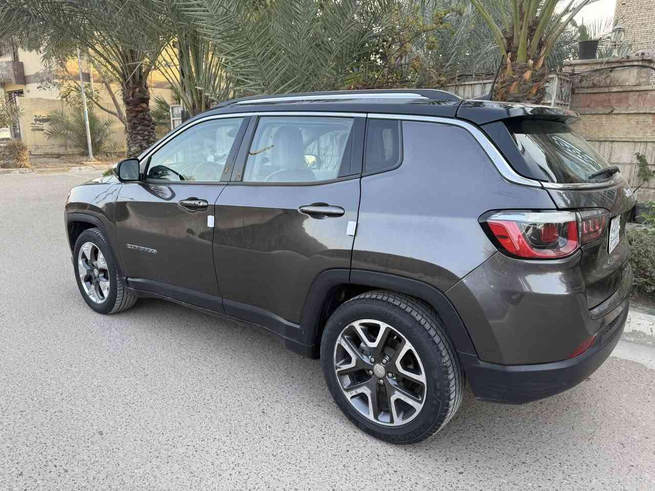 جيب كومباس 2020 وارد امريكي ضرر بسيط الدعامية مبدلة والبنيد انصبغ بدون تبديل بدون دواخل وصور الحادث والسونار بالمنشور
مواصفات ليمتد تجي فول عدا الفتحة وكلشي واضح بالصور
رقم بغداد بأسمي تحويل مباشر ومكاني بغداد 
سعرها 130 ورقة ومجال بسيط *********** 
ملاحظة / المحرك والكير والصدر والتبريد وتخم تاير كله مكفول ومامفتوح بيها برغي السيارة وحاليا جاهزة من كلشي
