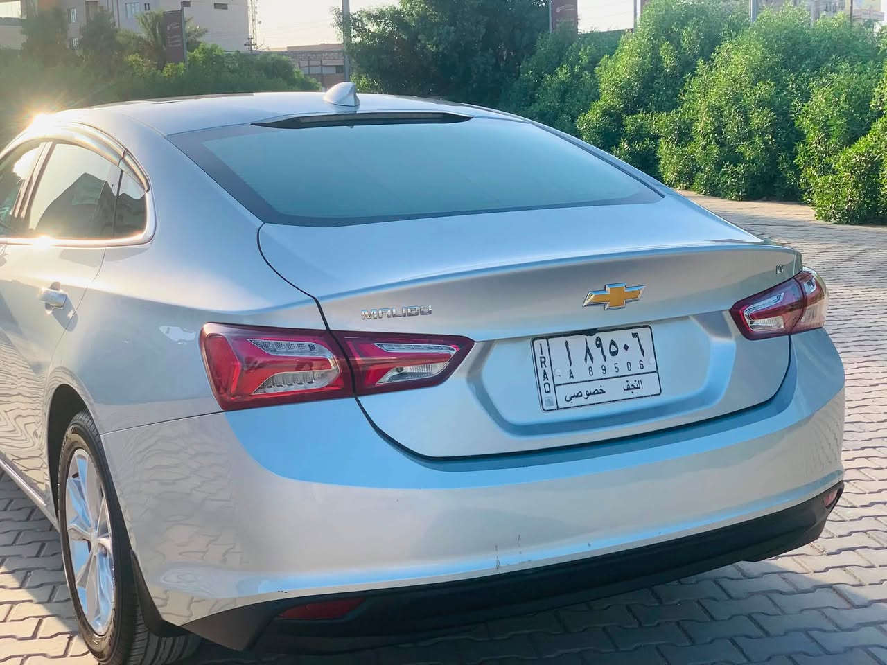 السلام عليكم
ماليبو موديل ٢٠٢٠ LT
رقم نجف
لون رصاصي

دعامية امامية فقط وبيها بارد بسيط بالجاملغ 
نظام ABS 
محرك ١٥٠٠ تيربو 
مانع انزلاق TCS
مقعد السائق تحكم كهرباء
تبريد قطعتين 
مثبت سرعة 
حساسات  خلفيه
بصمة تشغيل 
بصمة ابواب 
فتحة سقف 
نظام فحص ضغط الإطارات 
كامرة خلفية 
تشغيل عن بعد 
شاشة لمس 
شاشة تدعم اندرويد اوتو
شاشة تدعم ابل كار بلي 
السعر  ١٢٥  $ وبيها مجال
للاستفسار ***********
مكان السيارة في النجف
