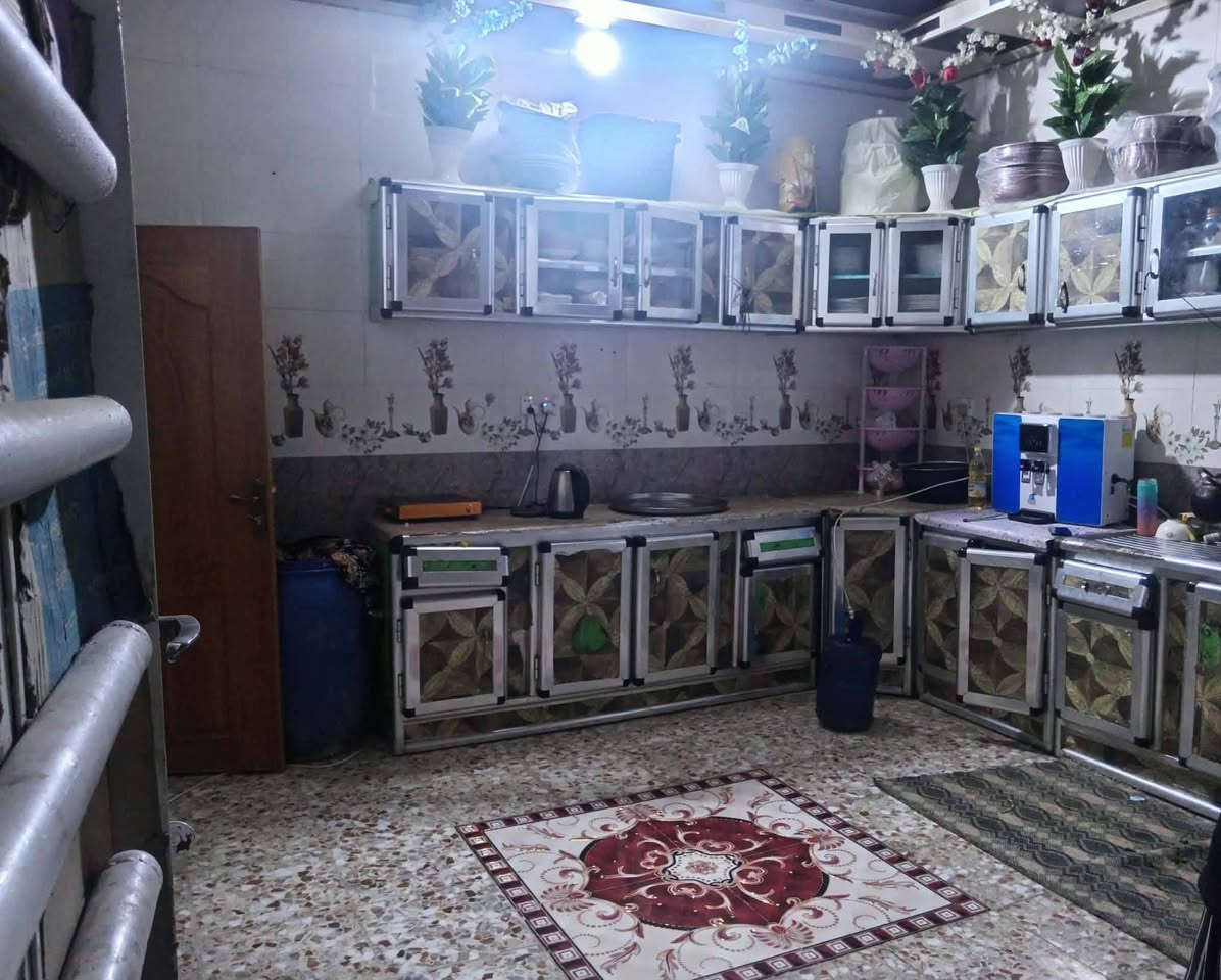 �

قطعة أرض سكنية بمساحة (550م²) مع دار علما بأن الدار والقطعه على شارعين موقع ممتاز جداً على طريق المشايه المعاره @

✅  الدار مع قطعه مساحه الكليه 550 م 
✅ الشارع الأمامي 6 متر
✅ الشارع الجانبي 6 متر
✅ علما بان القطعه اللي ضمن الدار وعلى شارع عرضه 6متر 
✅ معزوله بامكانك بناء دار مستقل او تقسيمها إلى عدد اثنين من القطع لانها مباشره على شارع 
✅ يتوفر ماء وكهرباء ومولدة
✅ كافة الخدمات متوفرة
✅ سند باسم البائع ومداور مباشر للمشتري

موقع استراتيجي مناسب للسكن أو الاستثمار.

📞 للاستفسار والاتصال:
***********
***********
***********
