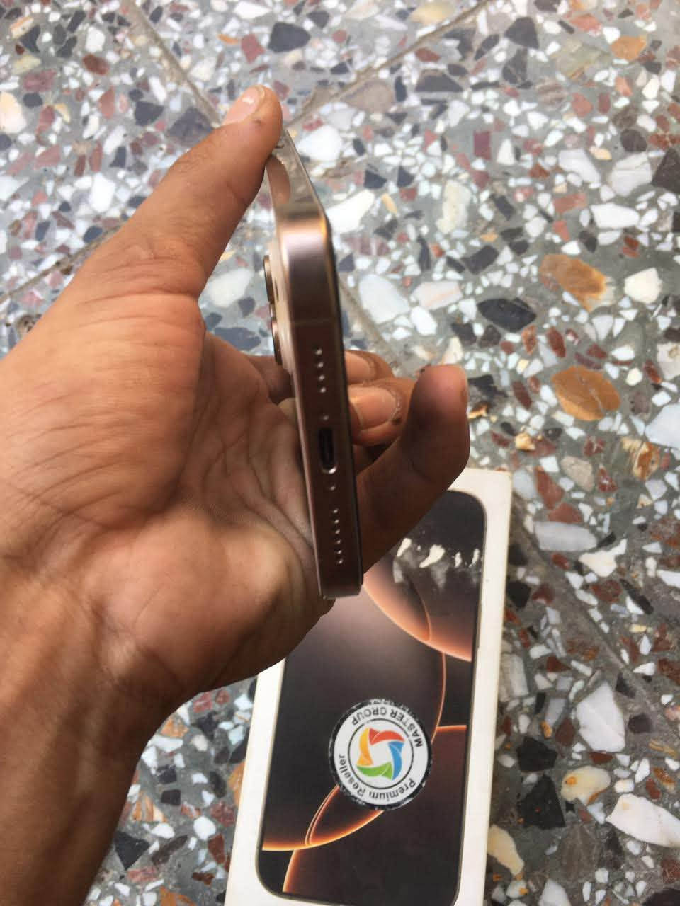ام عيلكم ايفون 16 برو ماكس جهار ماستر جهاز مكفول كفاله عامه من شخط جهاز ذاكرته 256 بطاريه 92 جهاز كلشي ما مبدل بي عل فحص كله شغال مكاني بغداد شعله سعره 1250 وبي مجال لطيبين رقمي***********
