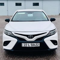 كامري 2018 فئة SE مواصفات معروفة كلين بدون صبغ ( مكانين بارد )  ماشية ...