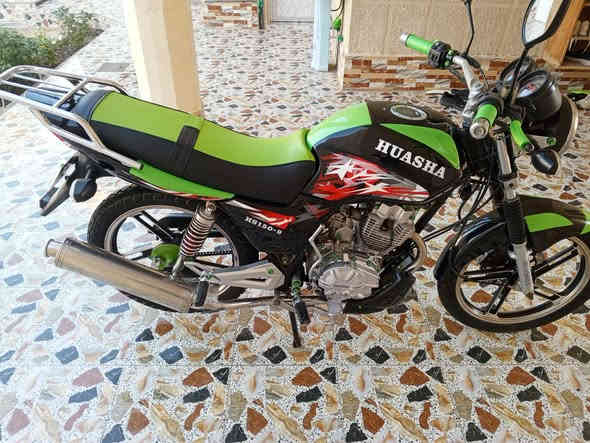 يا الله دراجه هيوشه للبيع موديل 2022مسجله رقم وسنويه تحويل ثاني يوم دراجة مال جناي ربع ماتحط عليه محرك اسبانه ما ممدود علي اسويجات 2ريمودات 2تشقيل عن بعد السعر مليون 450وبي مجال للشراي ولمو شراي لا يعلق ويكسر بحلال العالم مكاني الرمادي هذه رقمي للتواصل ***********متواجد عل خاص
