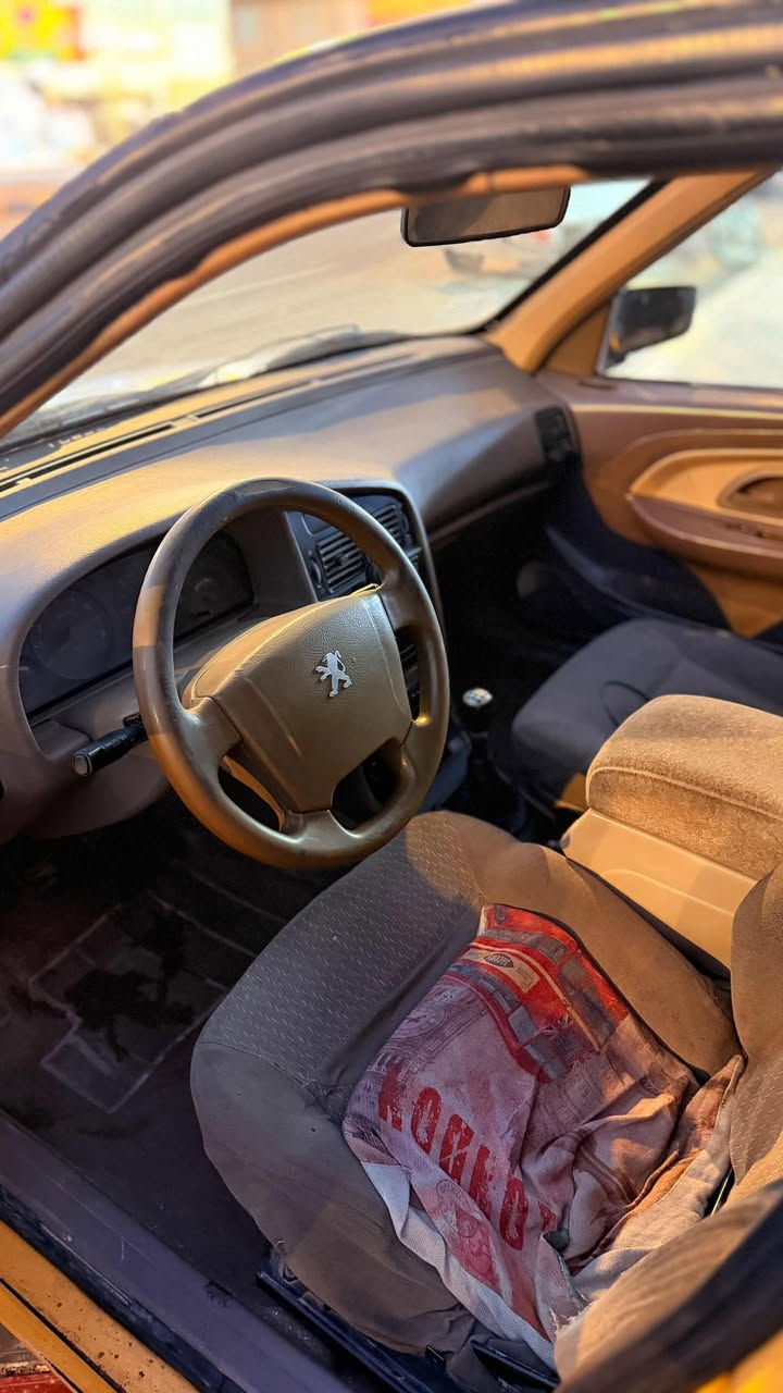 بيجو ٤٠٥ اكد ٢٠١٦
مكفولة من الظربة
بيهة طختين بالگرون واضحات بالصورة
حدادية نص ونص السيارة مثل ما واضحة بالصورة
سنوية ساقطة ب ٢٠٢٠
بيع مستعجل ٢٥ ورقة وبيهة مجال للشراي
رجاء اخوي مو شراي لتبقى تعامل
للاستفسار ***********  واتساب واتصال
