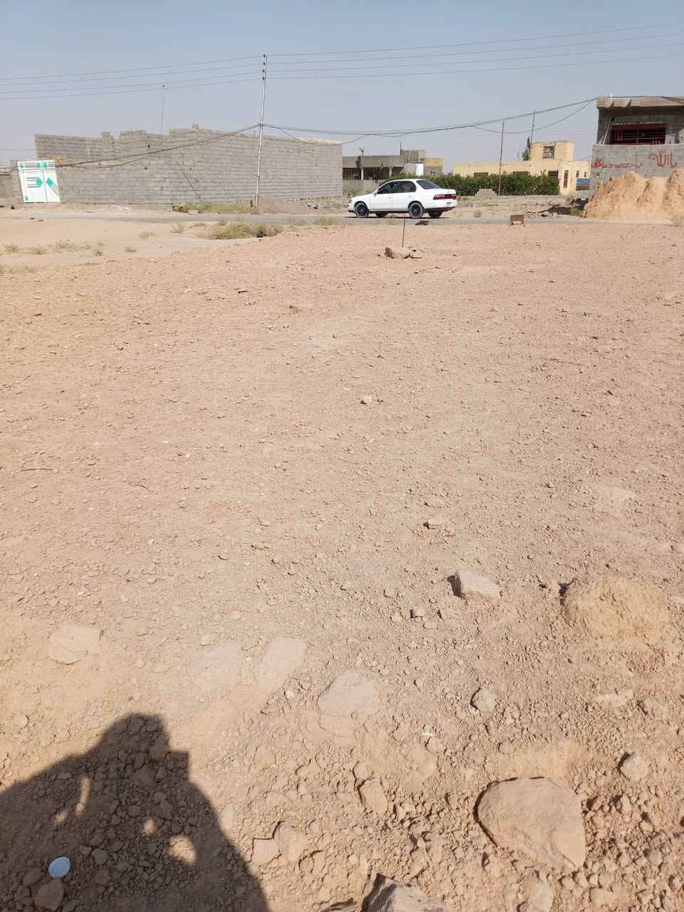 قطعه ارض للبيع طريق كربلاء نجف عمود 690كافت خدمات خلف المواكب اتصال *********** م 200متر
