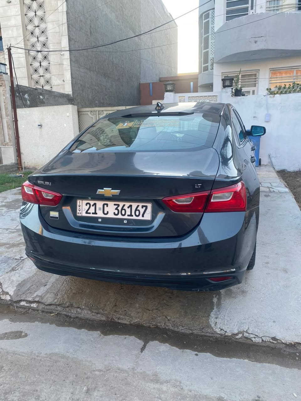 السلام عليكم ماليبو 2018  LT      السياره كلش حلو وجاهزه من كلشي جلد خمسه بصمه محرك جيد كير جدير  حداديه جديه شاشه كار بلي ملونه وارد كندي بانزين عادي كيجات كيلو متر مو ميل السياره بيه2  قطع  بابين  فقط بدون دواخل تبريد ثلج رقم سليمانيه  بسمي *********** السعر 105. بيه مجال
