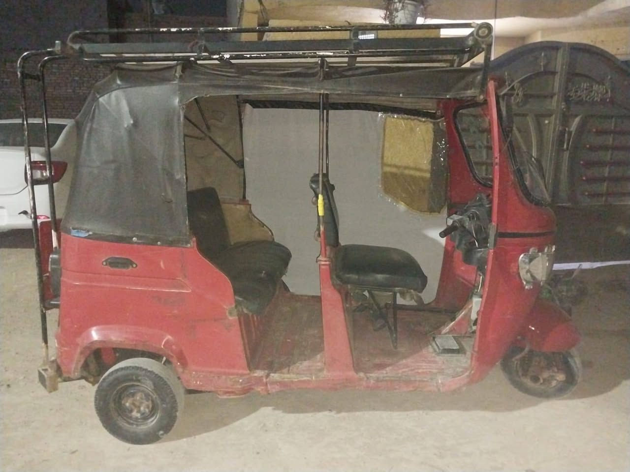 سلام عليكم  تكتك للبيع اوراق موديل ١٧نازلھ ١٨ كاملة خابر وتدلل سعر ٢وبيھ مجال قليل مدينھ الصدر ***********
