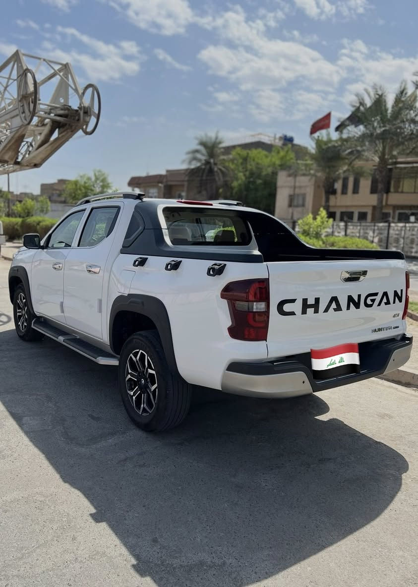 شانجان هانتر بلس 2025 رقم بغداد تحويل مباشر 
بالضمان لمدة 5 سنوات او 100 الف كيلو متر 
السيارة جديدة ومكفوله ماشية 33 الف 

المواصفات فول 1/1  فور ويل 4x4
محرك 2000 تيربو بقوه حصانية 233 سريعه جداً 
السيارة اقتصادية وبدون اي دوانز بالبانزين العادي 
بصمة تشغيل وابواب وتشغيل عن بعد 
شاشة متصلة متعدده الاستخدام 
متعدده وضعيات القيادة 
كشنات جلد وكهرباء وتبريد بالكشنات 
تبريد امامي خلفي 
سايد بريك بصمة 
تحكمات استيرن جهتين 
كاميرا خلفية وجانبية 
ليد نهاري والانارة ليد 
وبعد مواصفات 

السعر  : 200 $ 
الهاتف : ***********     العنوان  : بغداد
