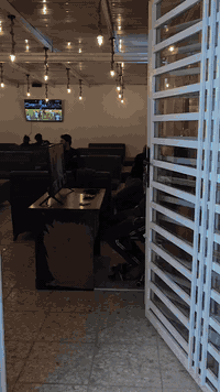 السلام عليكم، كوفي ( للبيع ) العنوان مدينة الصدر شارع الوسط  (حي طارق) مقابيل مطعم الصدرين الكوفي مجهز جديد من كل النواحي
مناقصة شي مفتتحيه قبل 15 يوم فقط الوارد مالته خير من الله موقع الكوفي جدا ممتاز في منطقة شعبية سبب البيع عدم التزامي بسبب دوامي وماگدرت الالتزم بالشغلتين للاستفسار ومعرفة باقي التفاصيل الاتصال على الارقام (***********)
(***********)
 متواجد واتساب ايضا
او بيع غراض
