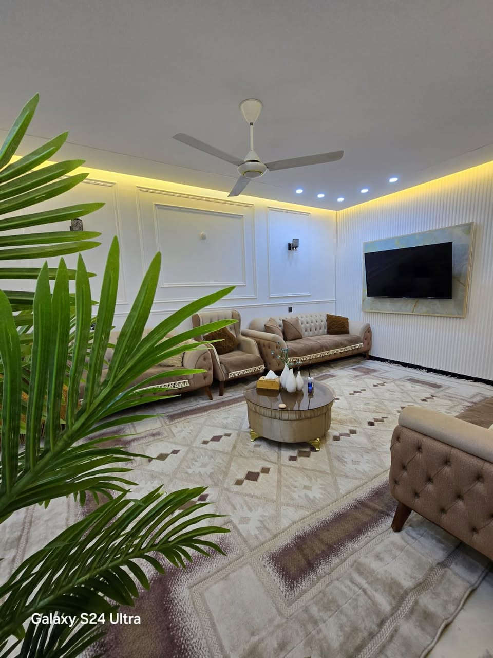 🌹✅(الهم صل على محمد وال محمد)✅🌹

꧁꧂مكتب الكلابي  للعقار ꧁꧂         .         

🟢#عندك_عقار_وتريد_تعرضه_دزه_النا_ولاتشيل_هم🟢

          🟠🟠#عنوان_التميز_والثقه_والابداع🟠🟠

    

 ✅🔰الدار للبيع طابقين في مجمع الأميرات 2🔰✅

🚧🏠المساحه(250 متر موقع مميز قرب بوابة الدخول🏠🚧

سند📄 حر  يباع نقد💰 مع الاثاث   

السياج رافعه ومسويه سحبات 

الباب مغيره مسويه كلاسك

الطارمه مطبكها بورسلين

سقيفه كي سبان
 
حديقه خارجيه و2داخليات

مخزن وره البيت سندوش

الاستقبال جبسون بورد وسحبات

الصاله جبسون بورد وسحبات وديكروات 
البيتونه سحبات 

الكهربائيات رافعهن من الارض ومغيرهن

يحتوي على ثلاث غرف نوم 🛌 

الاثاث الموجود
تخم ستقبال 
تخم صاله
كاونتر حار وبارد 
غرفة نوم تركيه
4سبالت 
غسالة صحون
جرابي نوم اطفال عدد 4
فلتر ماء كبير مخزن سندوش 

👈السعر 240 مليون 💵

للإستفسار أكثر يرجى التواصل على الرقم الموجود 

 🟢تابع الحساب لتصل لكم كافه المنشورات 🟢

  ☎️*********** علي الكلابي وأت ساب

 

              نستقبل عروضكم على مدار 24⏰ الساعه
