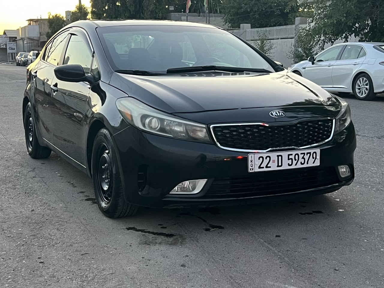 السلام عليكم كيا فورتي موديل 2017 سعر 107
محرك 2000 دوش كير اي اتي 
موصفات عادي 
حادث جمالغ وبنيد وبيه 3قطع كلير امريكي
بدون دوخل بدون ارباك 
ماشي 97 
ابسمي سيارا تحويل وكال بشرط 

مكان اربيل
*********** وتساب
